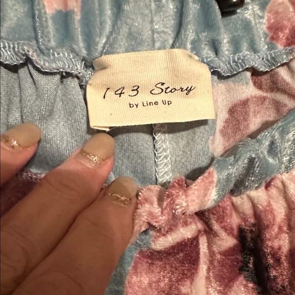 1.4.3. Story by Line Up Blue and Pink Floral off the Shoulders velvety Top - Picture 3 of 5
